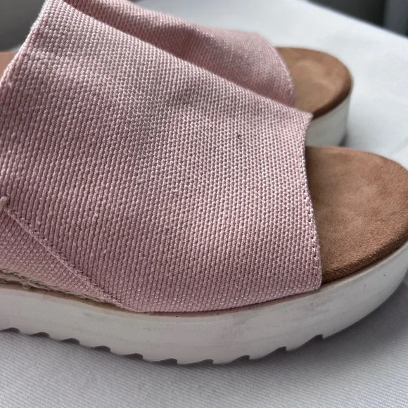 TOMS Women's Mauve Canvas Mules size 9 like new - Picture 3 of 5